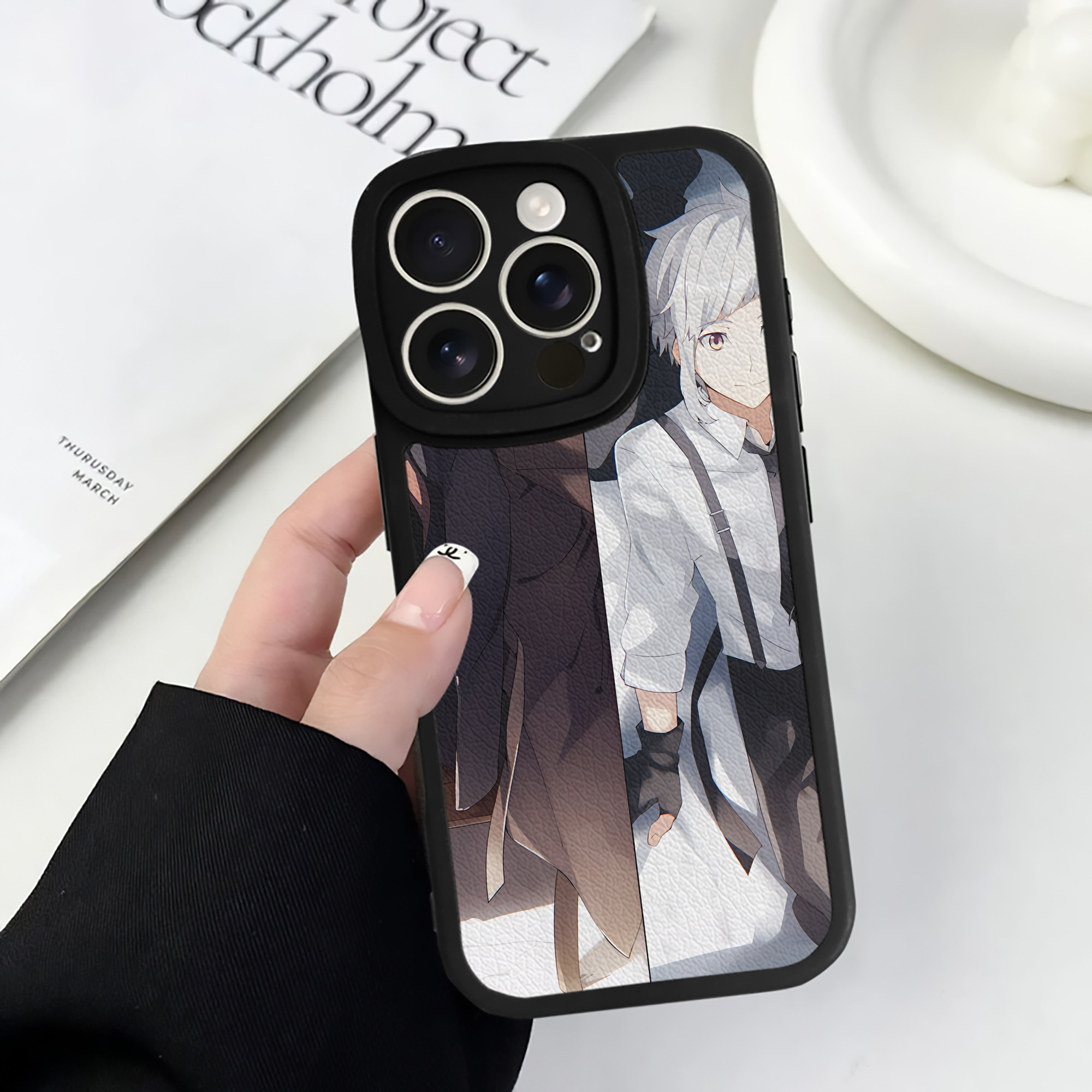 （画像用） 文豪ストレイドッグス Bungo Stray Dogs 【iPhone 16シリーズ対応】シリコンスマホケース（レザー調） 材質：シリコン